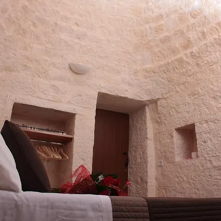 לינה וארוחת בוקר Trulli Pietra Preziosa מרטינה פרנקה